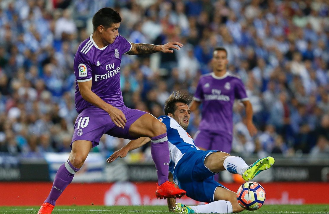 James Rodríguez regatea en el partido ante el Espanyol