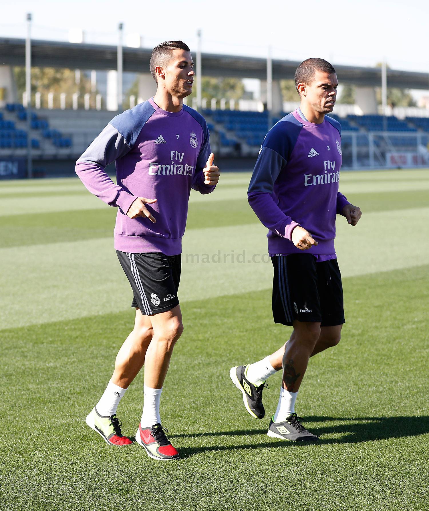 Cristiano y Pepe corren en el entrenamiento del jueves