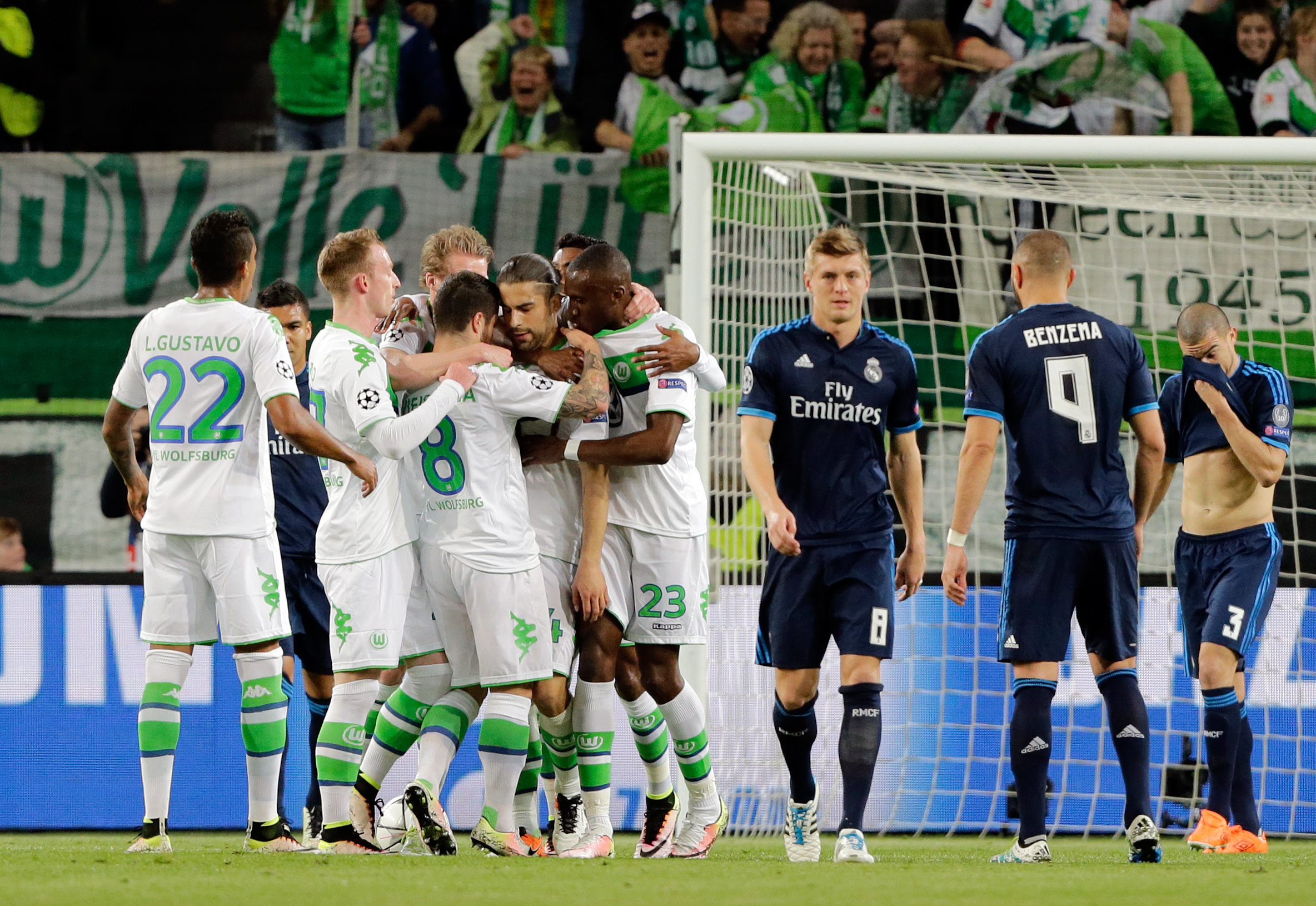Kroos, Benzema y Pepe en el partido contra el Wolfsburgo