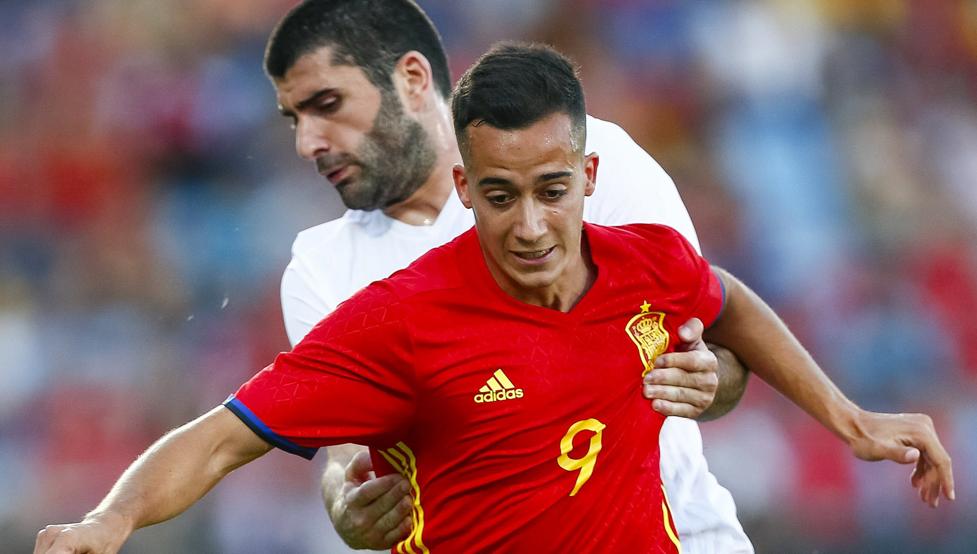 Lucas Vázquez en un partido con la selección española