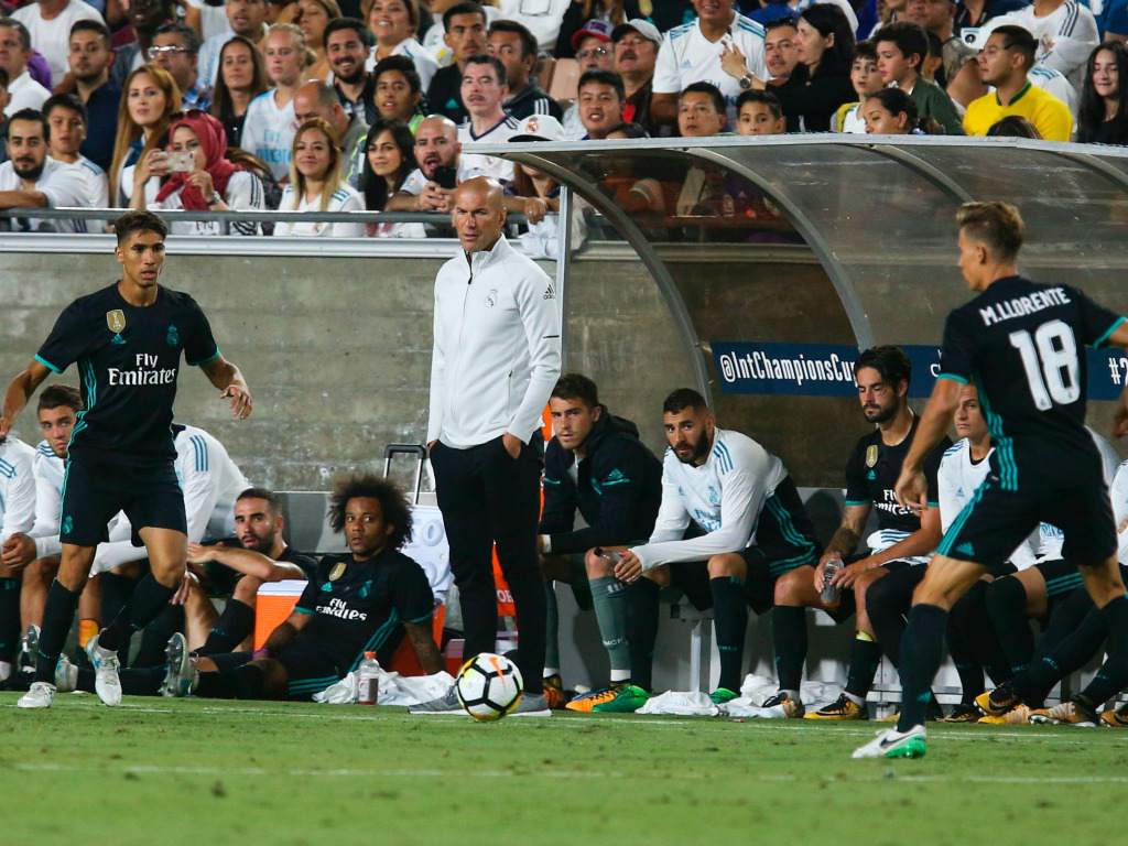 Zidane mirando partido vs City