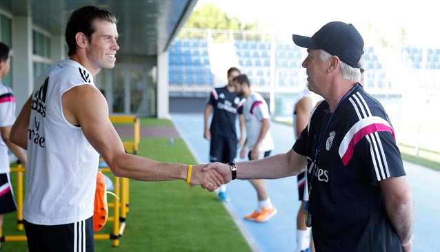 Bale saluda a Ancelotti el primer día de la pretemporada