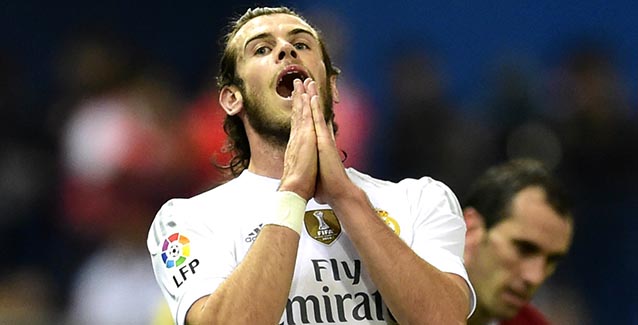 Gareth Bale se lamenta de una jugada