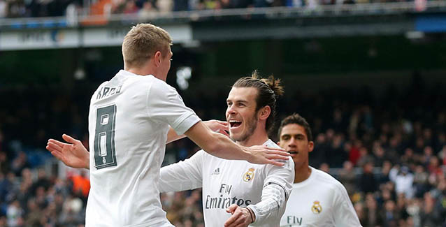 Toni Kroos y Bale celebran un gol al Sporting
