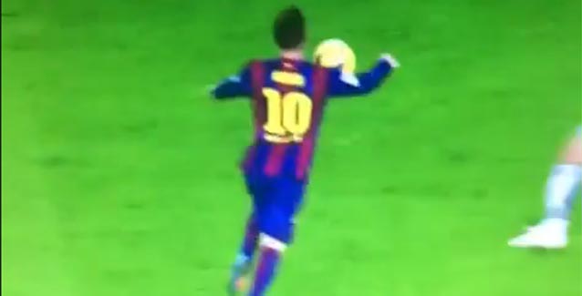 Messi se llevó el balón con la mano en el segundo gol Atlético