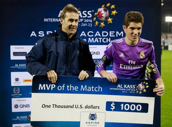 Luca Zidane recibe un premio 