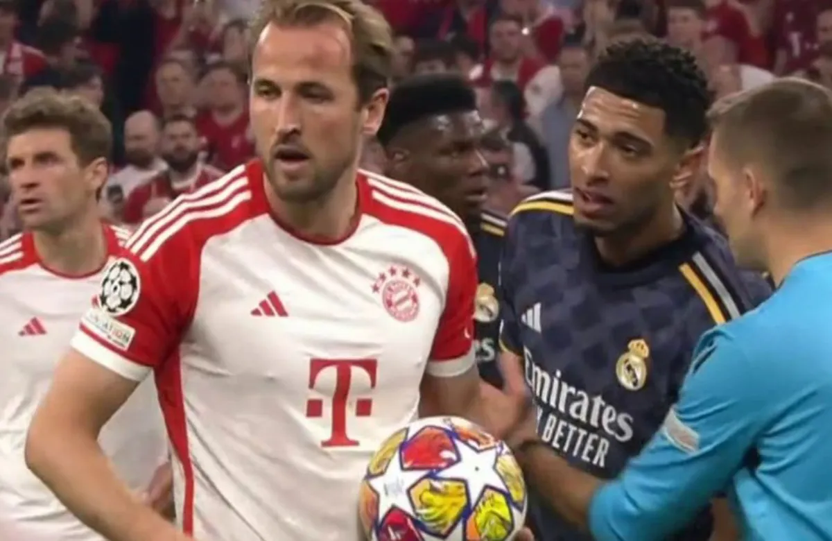 Harry Kane, junto a Jude Bellingham, antes de lanzar el penalti el delantero del Bayern.