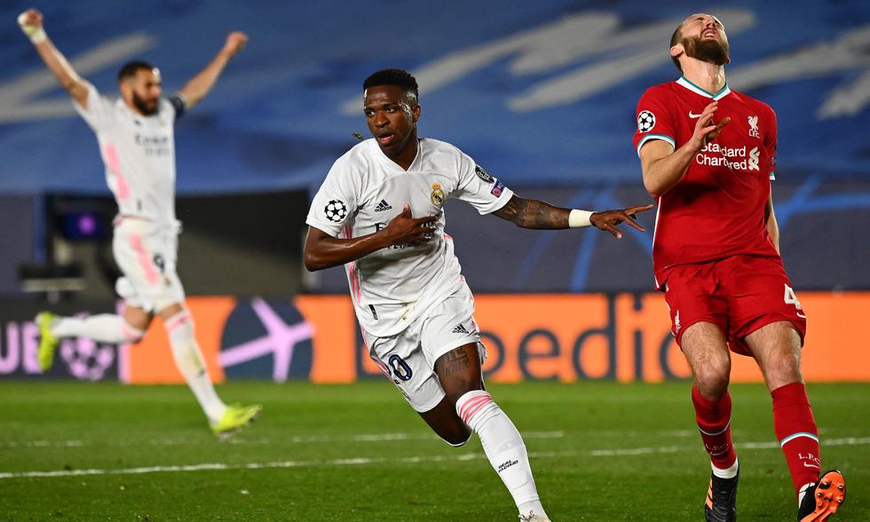 Vinicius celebra un gol al Liverpool