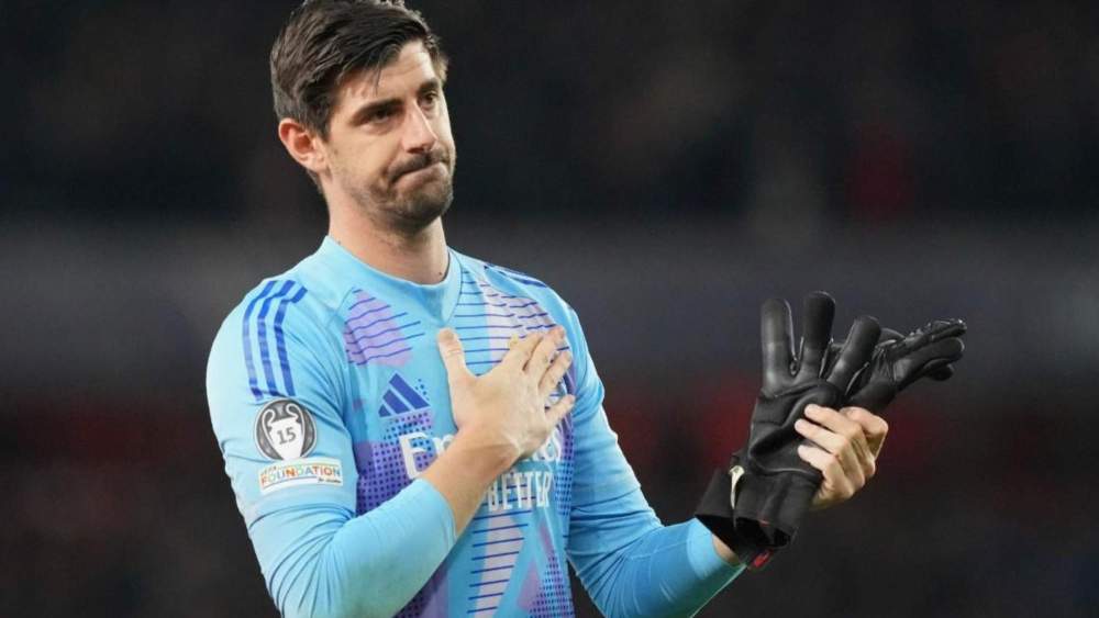 Thibaut Courtois, después del partido del Arsenal, dando las gracias a la afición del Madrid. Thibaut Courtois, después del partido del Arsenal, dando las gracias a la afición del Madrid.