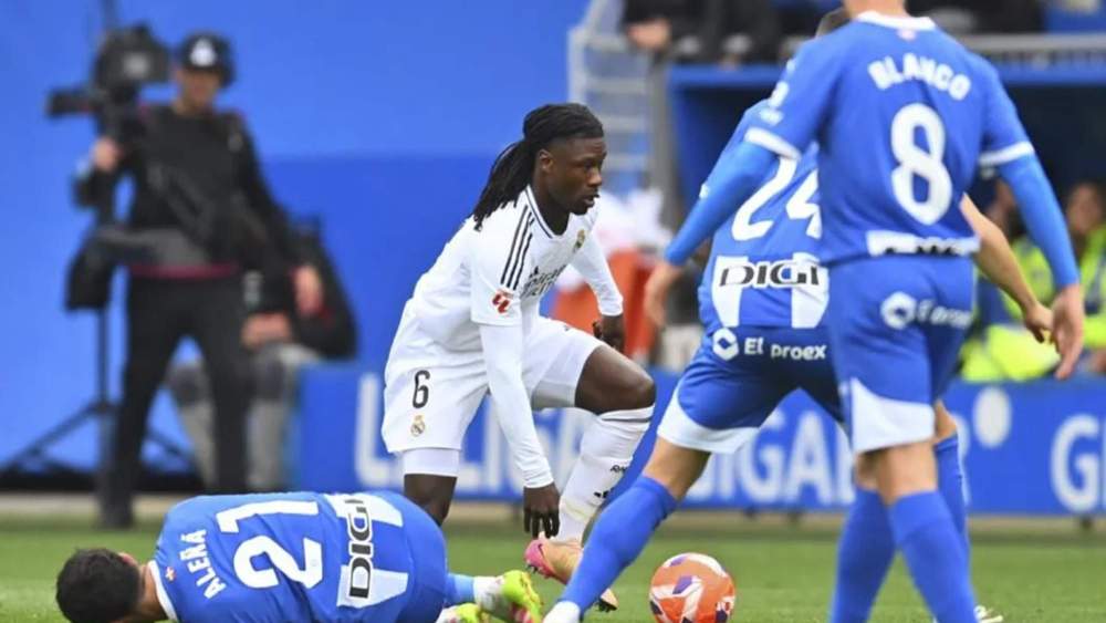 Camavinga, recuperando un balón ante Aleñá, en el partido de este domingo entre el Alavés y el Real Madrid. Camavinga, recuperando un balón ante Aleñá, en el partido de este domingo entre el Alavés y el Real Madrid.