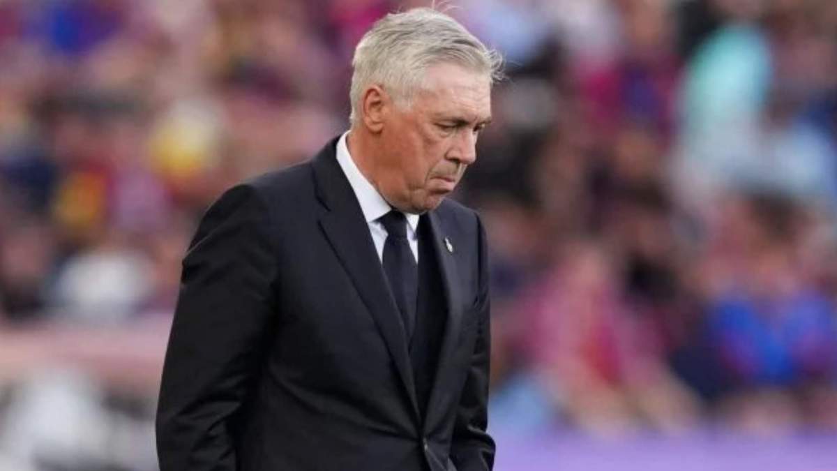 Ancelotti durante el Clásico en Montjuic Ancelotti durante el Clásico en Montjuic