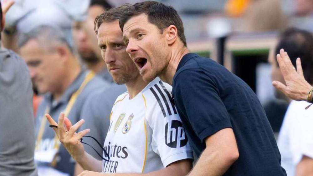 xabi alonso dandole ordenes a modric 117 1200x675 xabi alonso dandole ordenes a modric 117 1200x675