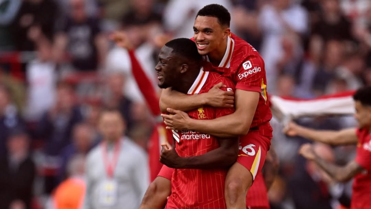 Konaté y Trent Alexander Arnold celebrando un gol del Liverpool Konaté y Trent Alexander Arnold celebrando un gol del Liverpool