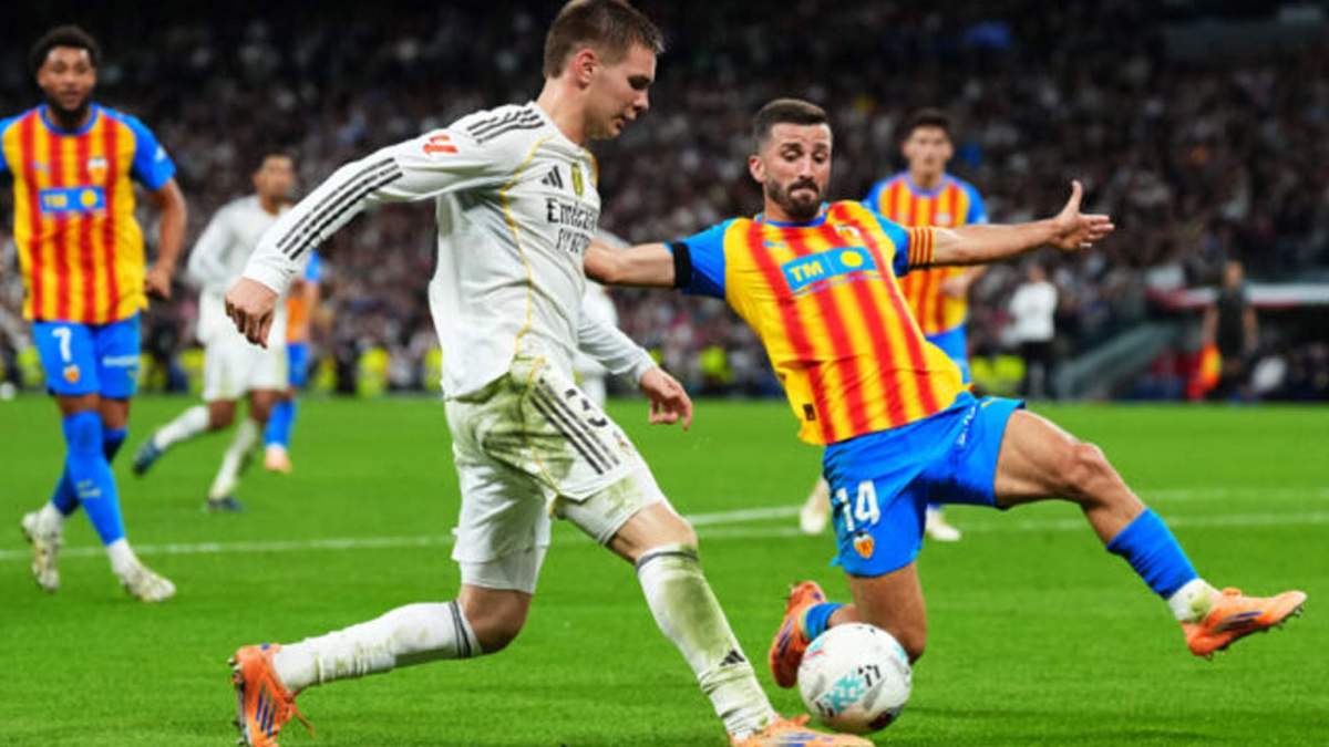 Franco Mastantuono jugando contra el Valencia. Franco Mastantuono jugando contra el Valencia.