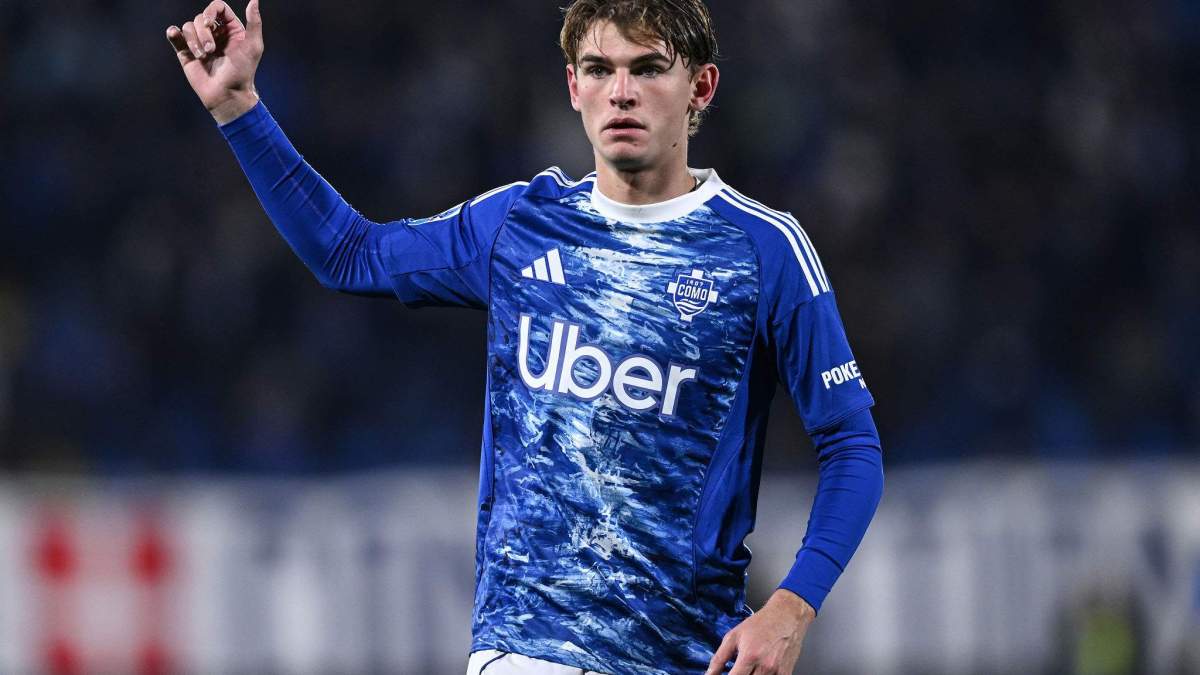 Nico Paz jugando un partido con el Como. Nico Paz jugando un partido con el Como.