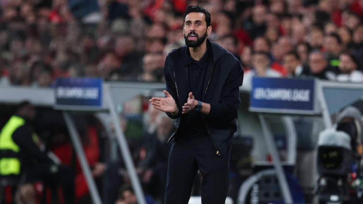 Álvaro Arbeloa dando instrucciones durante el partido contra el Benfica Álvaro Arbeloa dando instrucciones durante el partido contra el Benfica