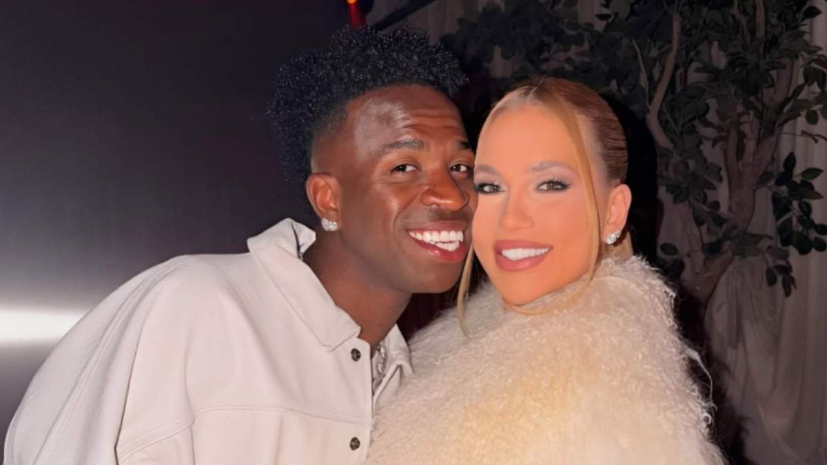 Vinicius y Virginia posando para una foto Vinicius y Virginia posando para una foto