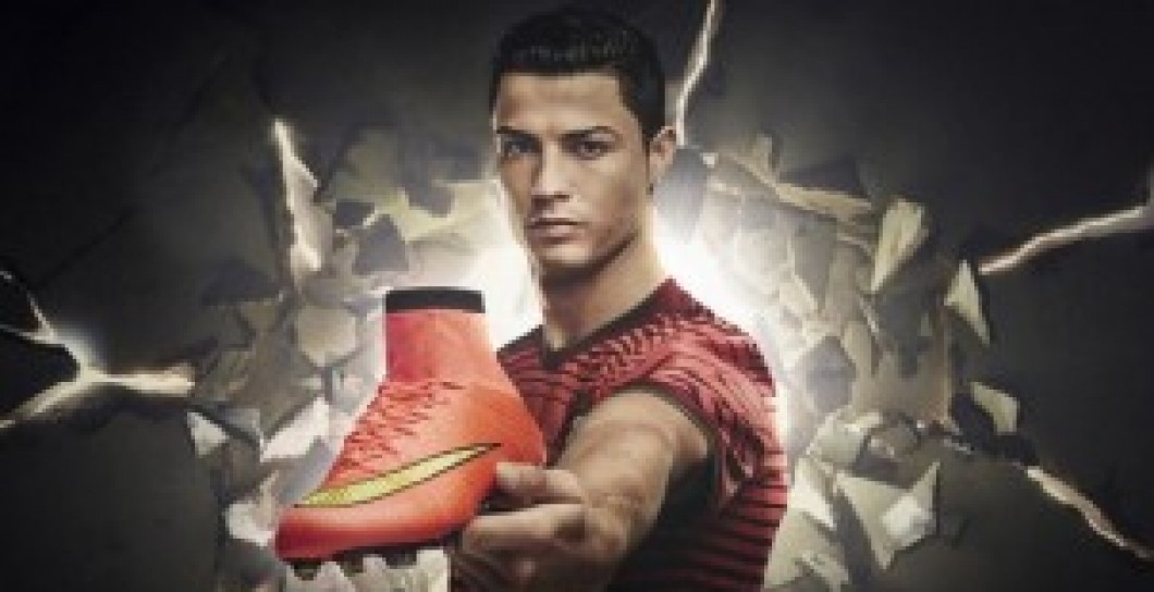 binario luces césped Así serán las botas con tobillera de Cristiano Ronaldo | Defensa Central