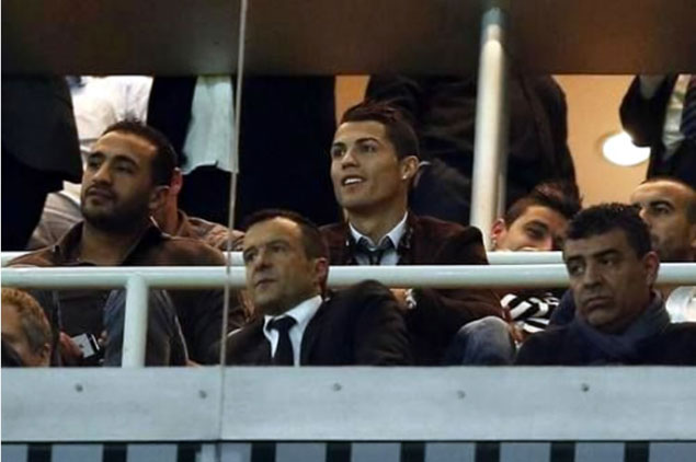 Cristiano Ronaldo, en el palco de jugadores del Santiago Bernabéu