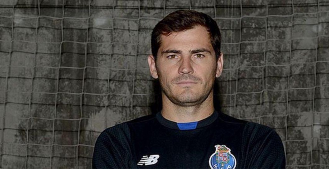 mendigo Quejar sugerir Así le queda a Casillas su nueva camiseta del Oporto | Defensa Central