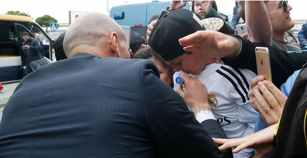 Zidane firmó autógrafos en Barcelona