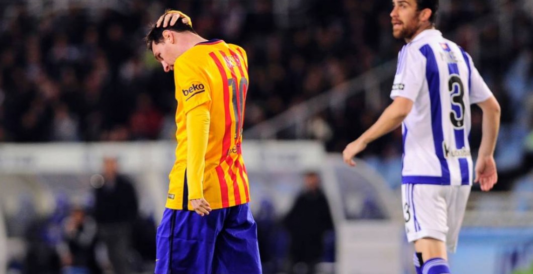 Messi se lamenta en el partido ante la Real Sociedad
