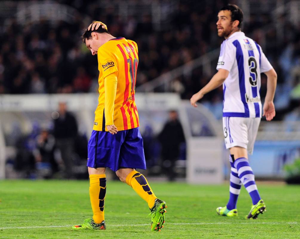 Messi se lamenta en el partido ante la Real Sociedad