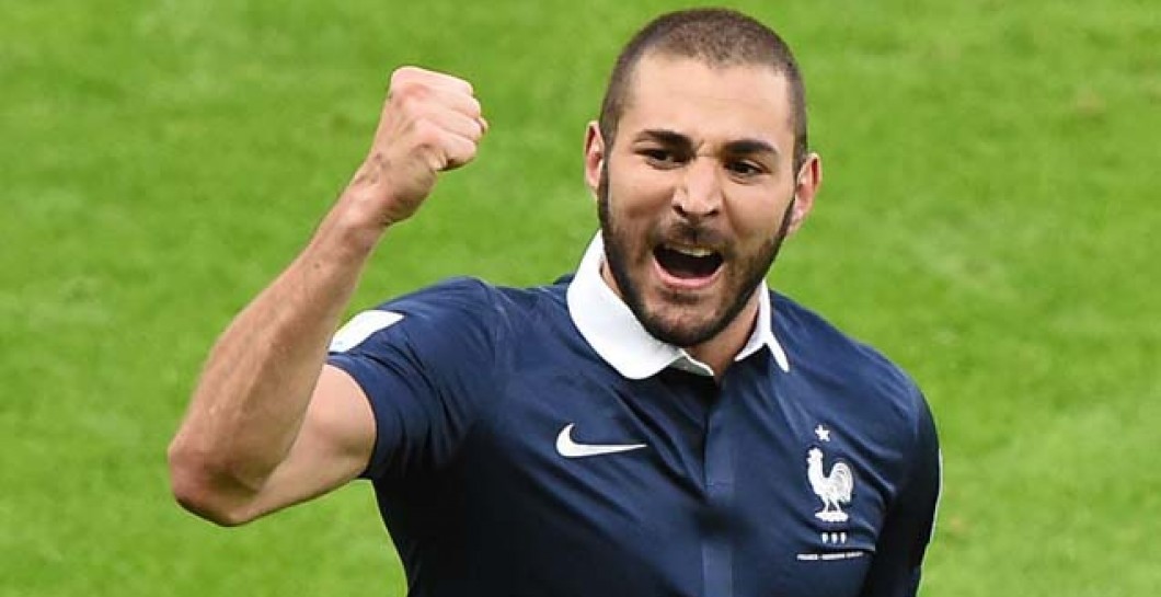 Benzema celebra un gol con Francia