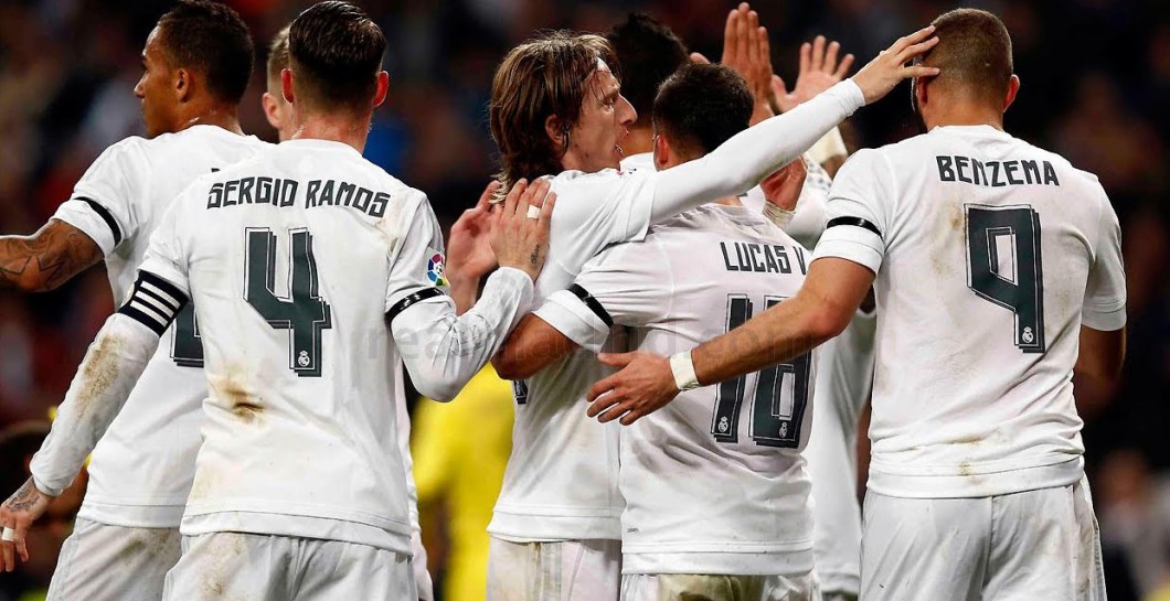 Jugadores del Madrid celebrando gol contra el Villarreal