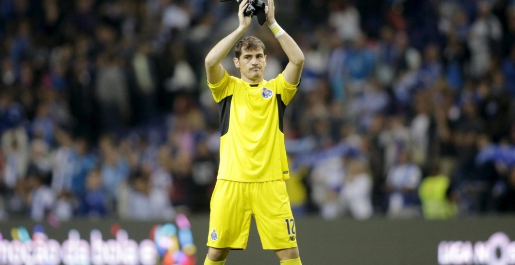 Casillas, Oporto, aplaude
