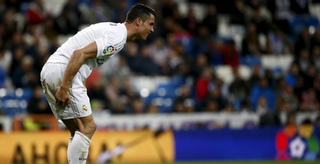 Cristiano se duele de su muslo en el partido ante el Villarreal