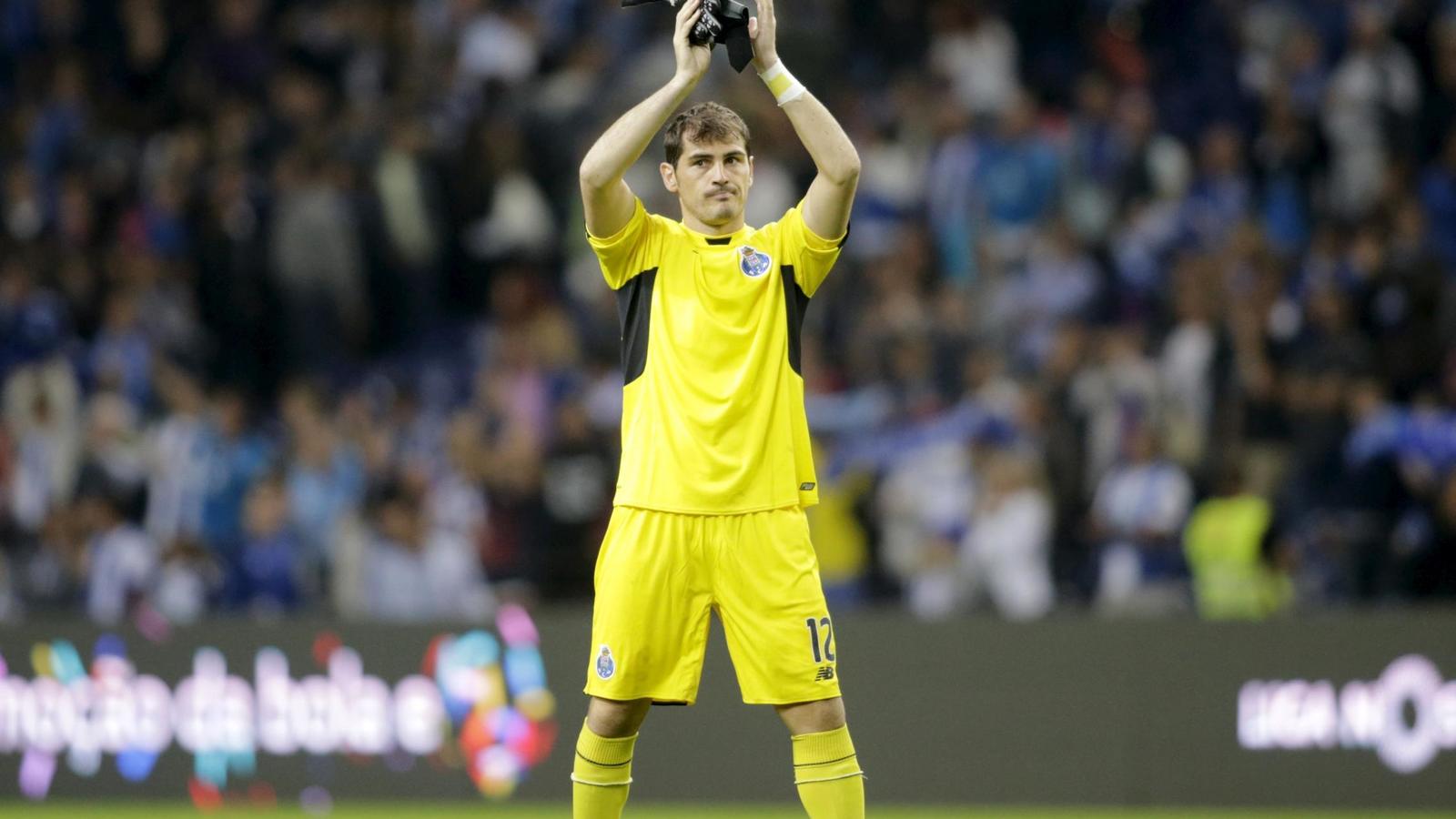 Casillas, Oporto, aplaude