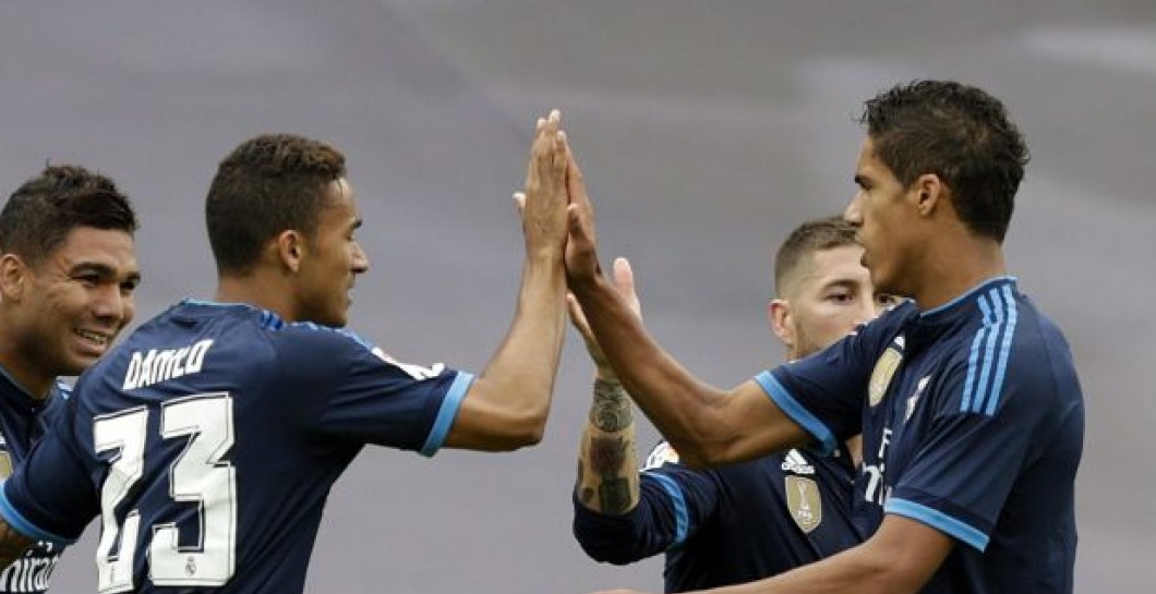 Danilo celebra un gol con Varane