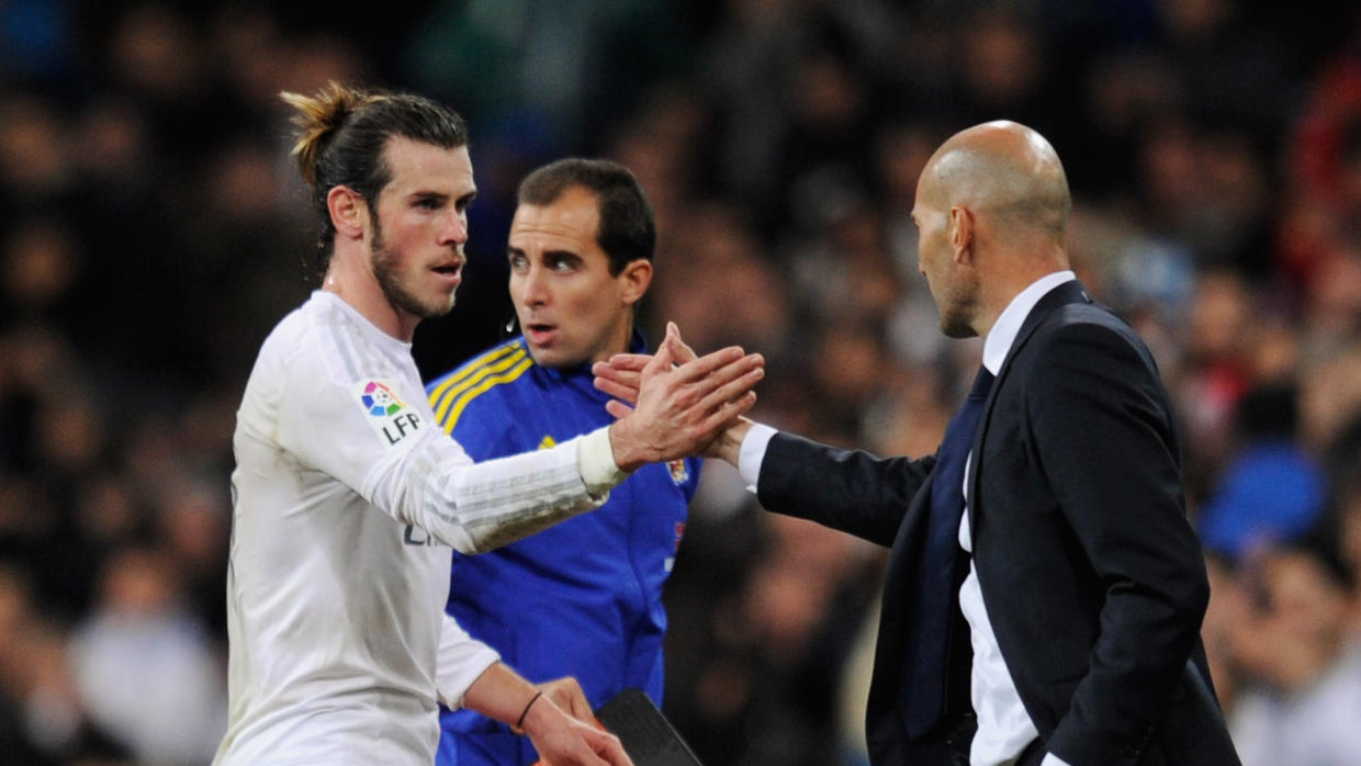 Zidane saluda a Bale tras un encuentro