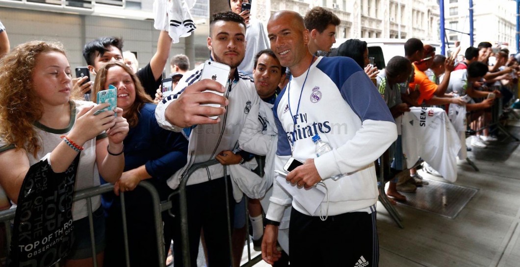 Zidane, selfie, aficionados