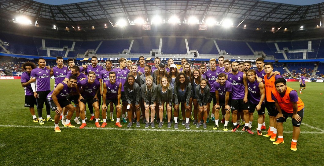 Foto de familia del último entrenamiento del Real Madrid en los Estados Unidos