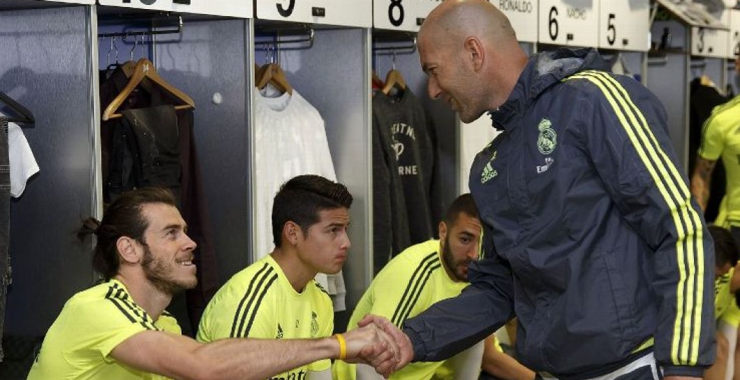 Zidane saluda a Bale el pasado mes de enero
