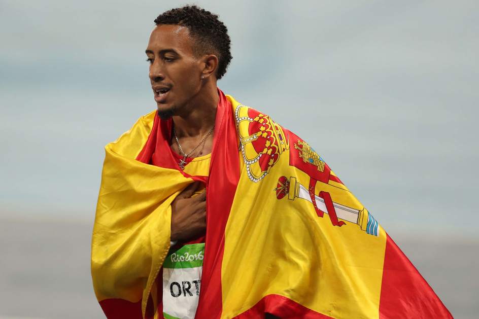 Orlando Ortega celebró su plata con la bandera española