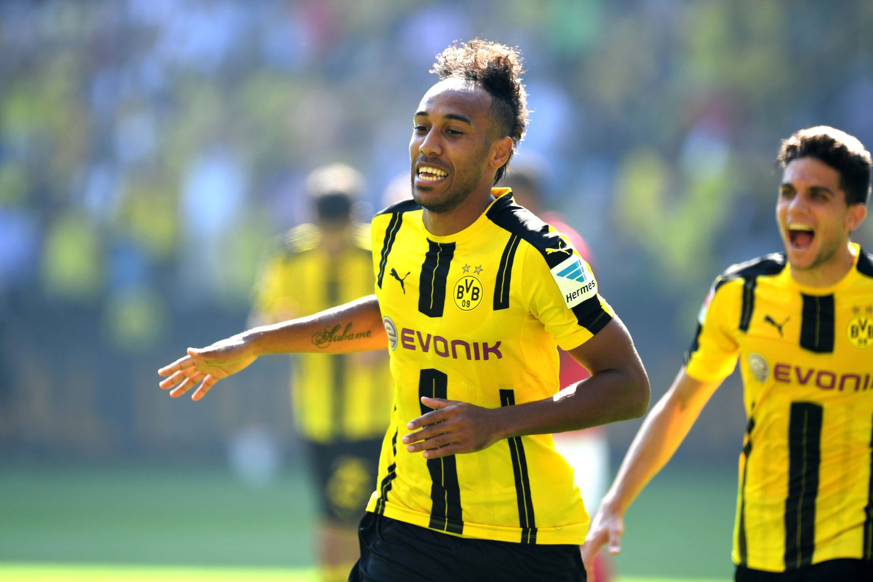 Aubameyang celebra un tanto con el Dortmund