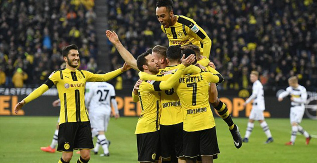 Los jugadores del Dortmund celebran un gol
