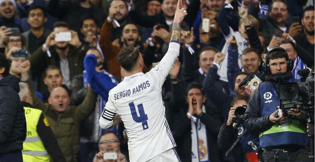 Ramos celebrando su gol con el Santiago Bernabéu
