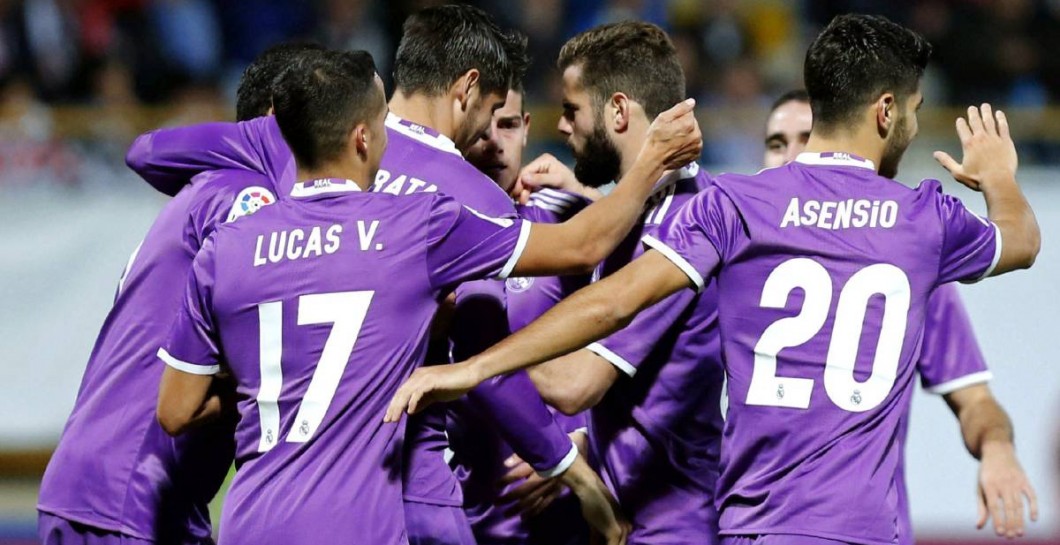 Los jugadores del Madrid celebran un gol en Copa