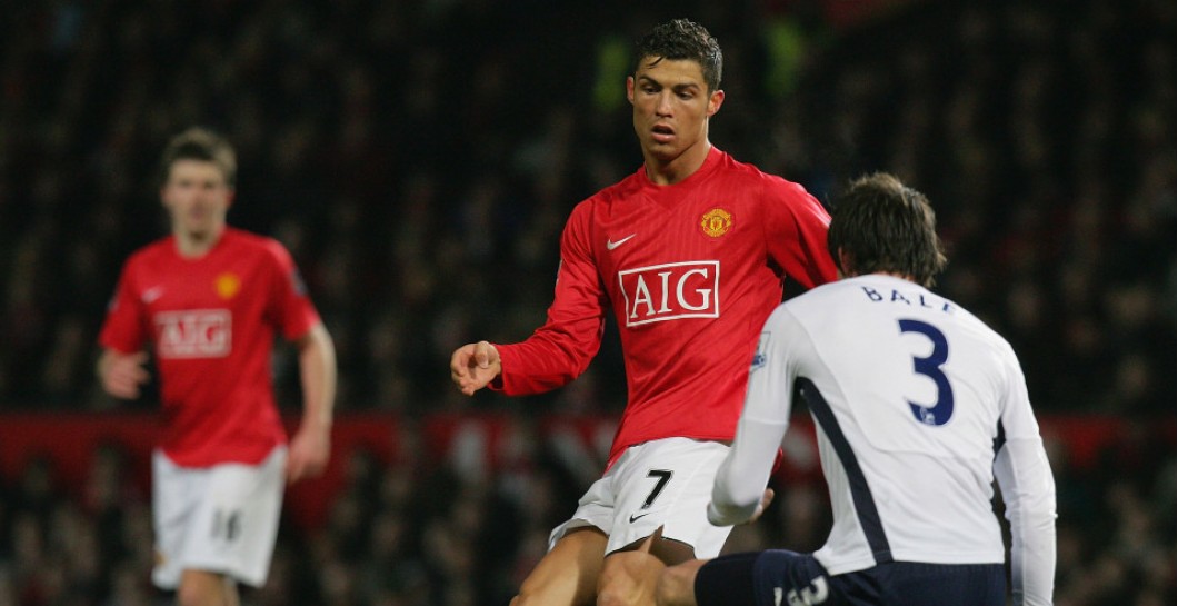 Cristiano en un partido ante Bale en 2009