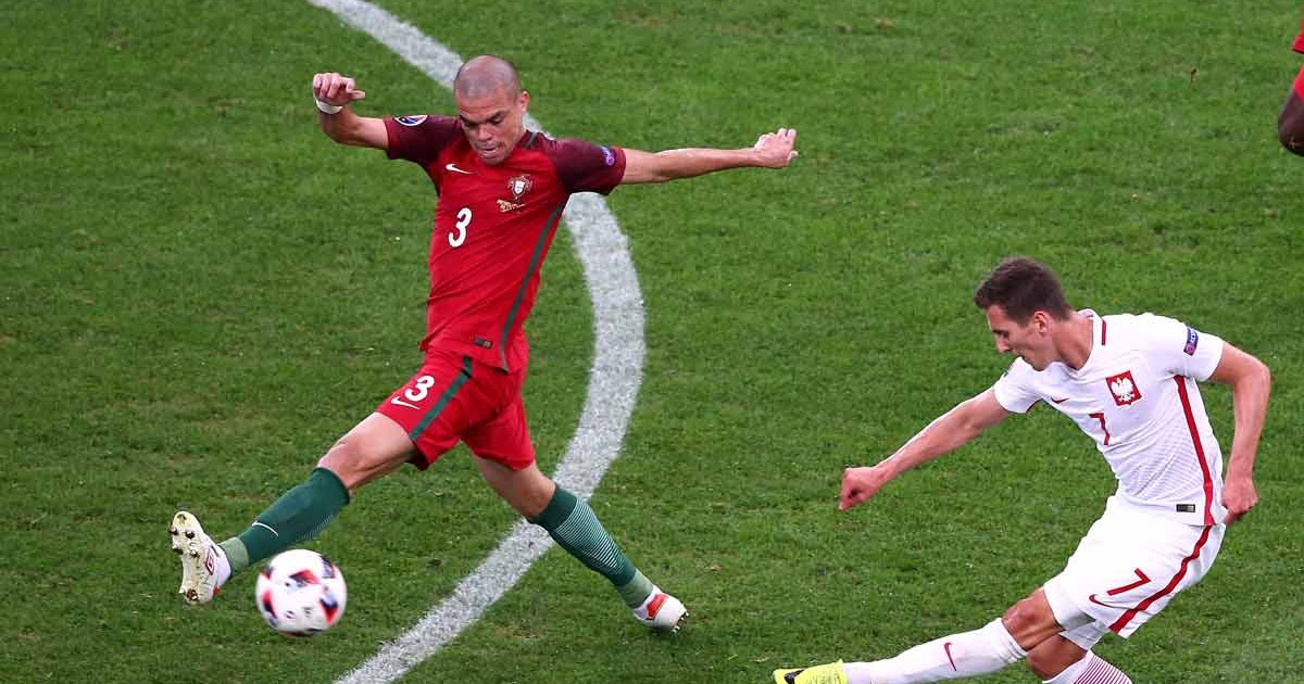 Pepe en el partido de la Eurocopa ante Polonia