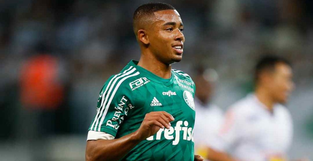 Gabriel Jesús en un encuentro disputado con el Palmeiras