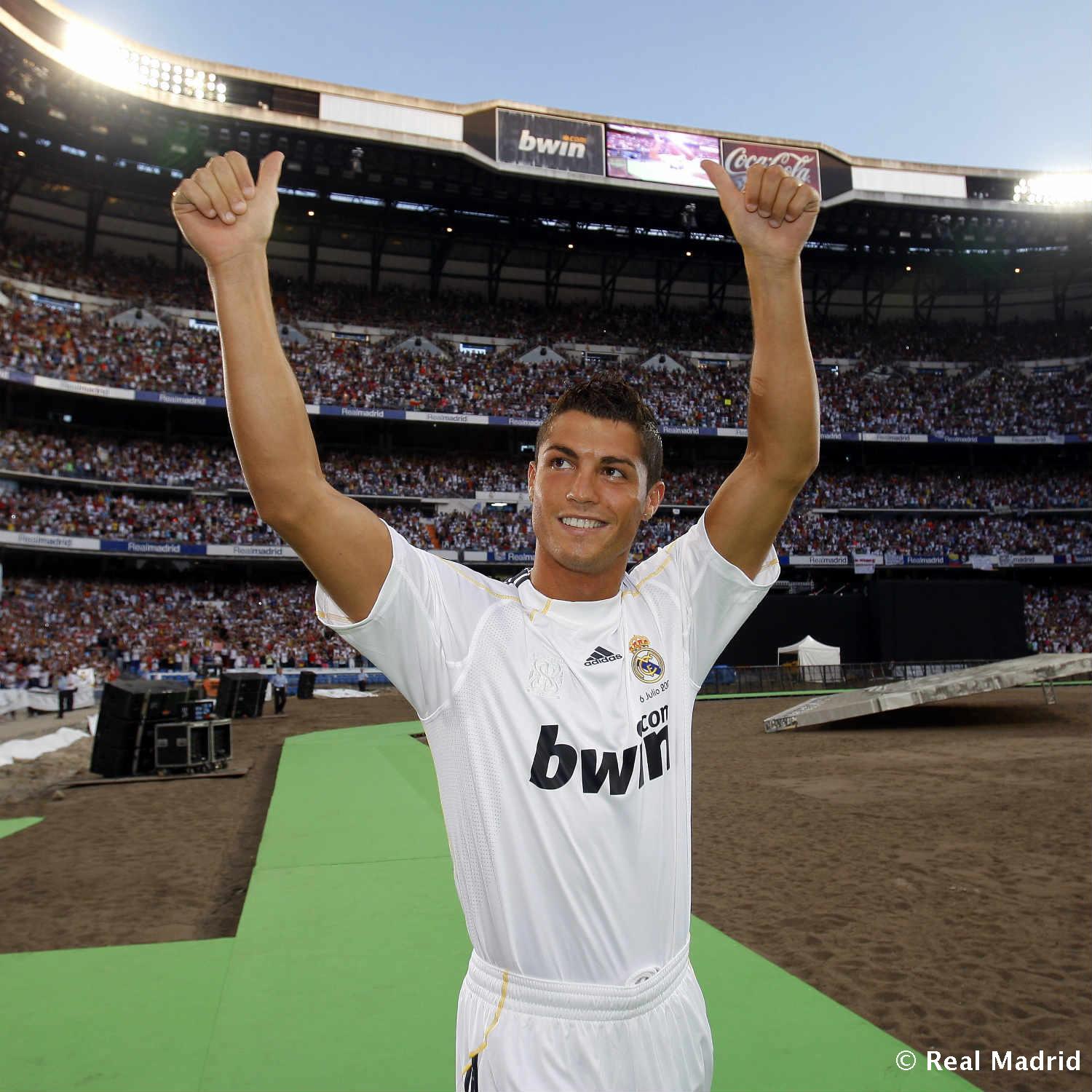 Cristiano Ronaldo, saluda, presentación