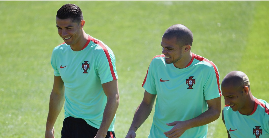 Cristiano Ronaldo y Pepe en un entrenamiento de Portugal