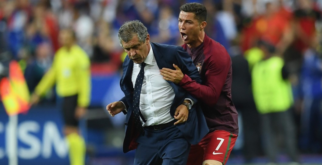 Cristiano y Fernando Santos en la final de la Euro