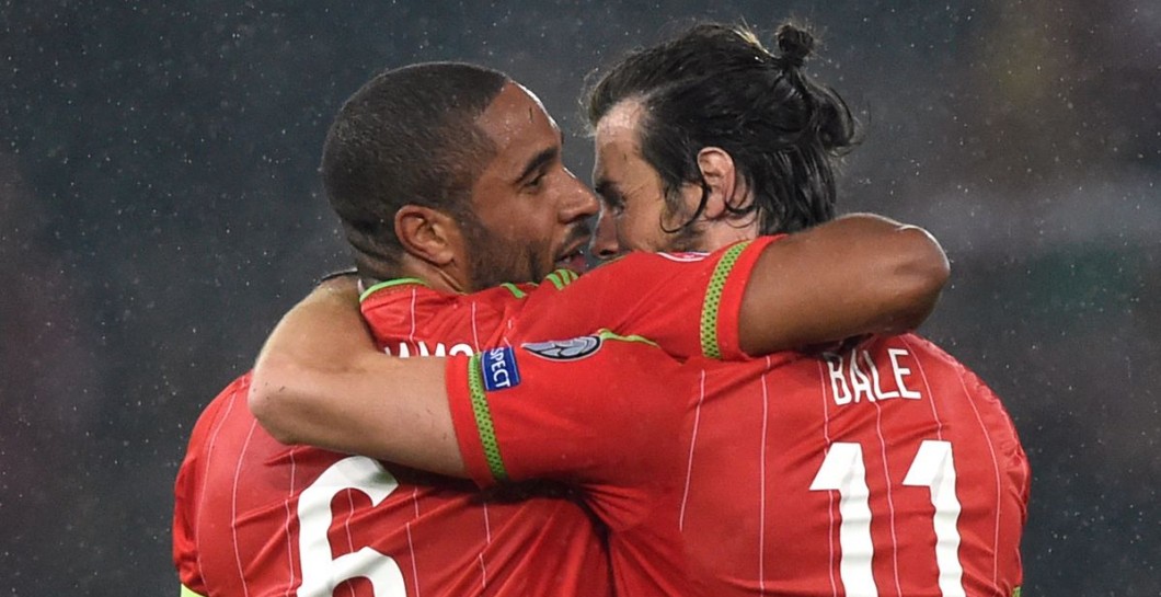 Bale y Williams en un partido de gales