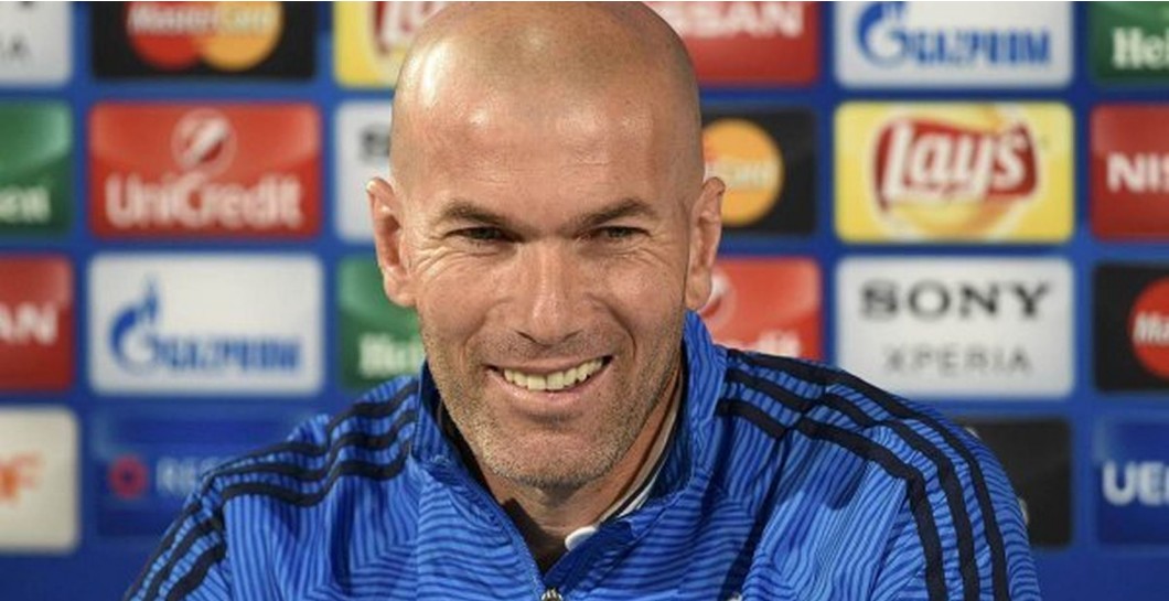 Zidane sonríe en sala de prensa